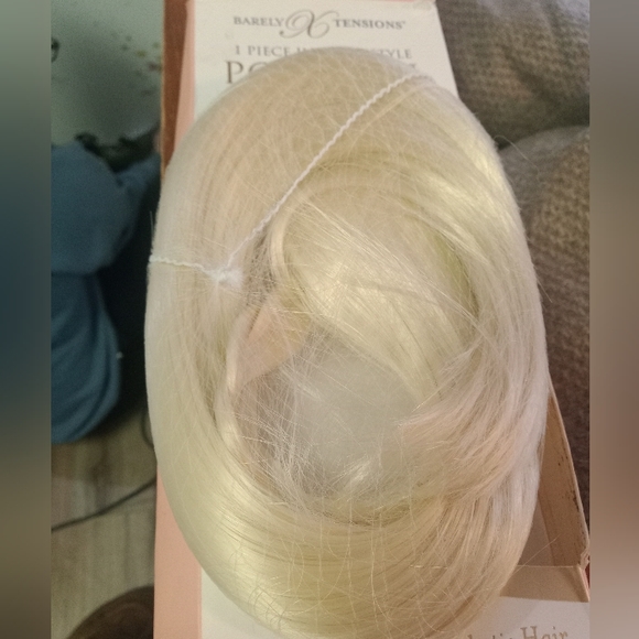 Hair extensions Blonde (1) peice instant style ponytail wrap 22 inch - Picture 2 of 3